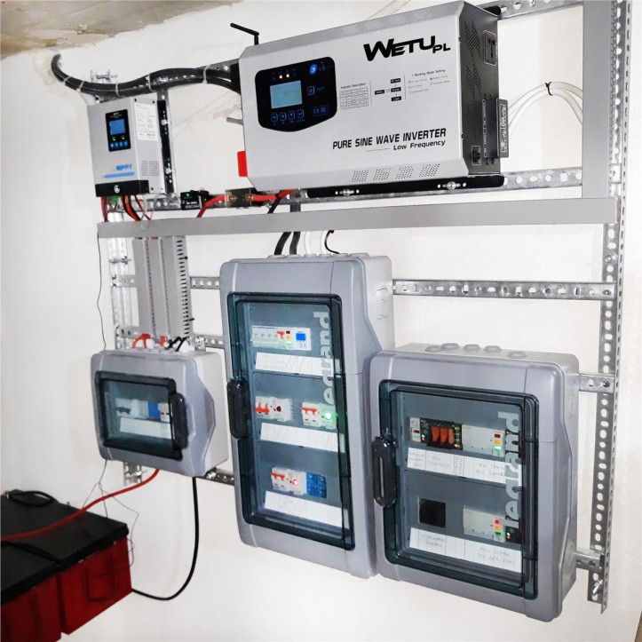 Zasilacz awaryjny czysty sinus WETU V-2012 12V  230V 2000W